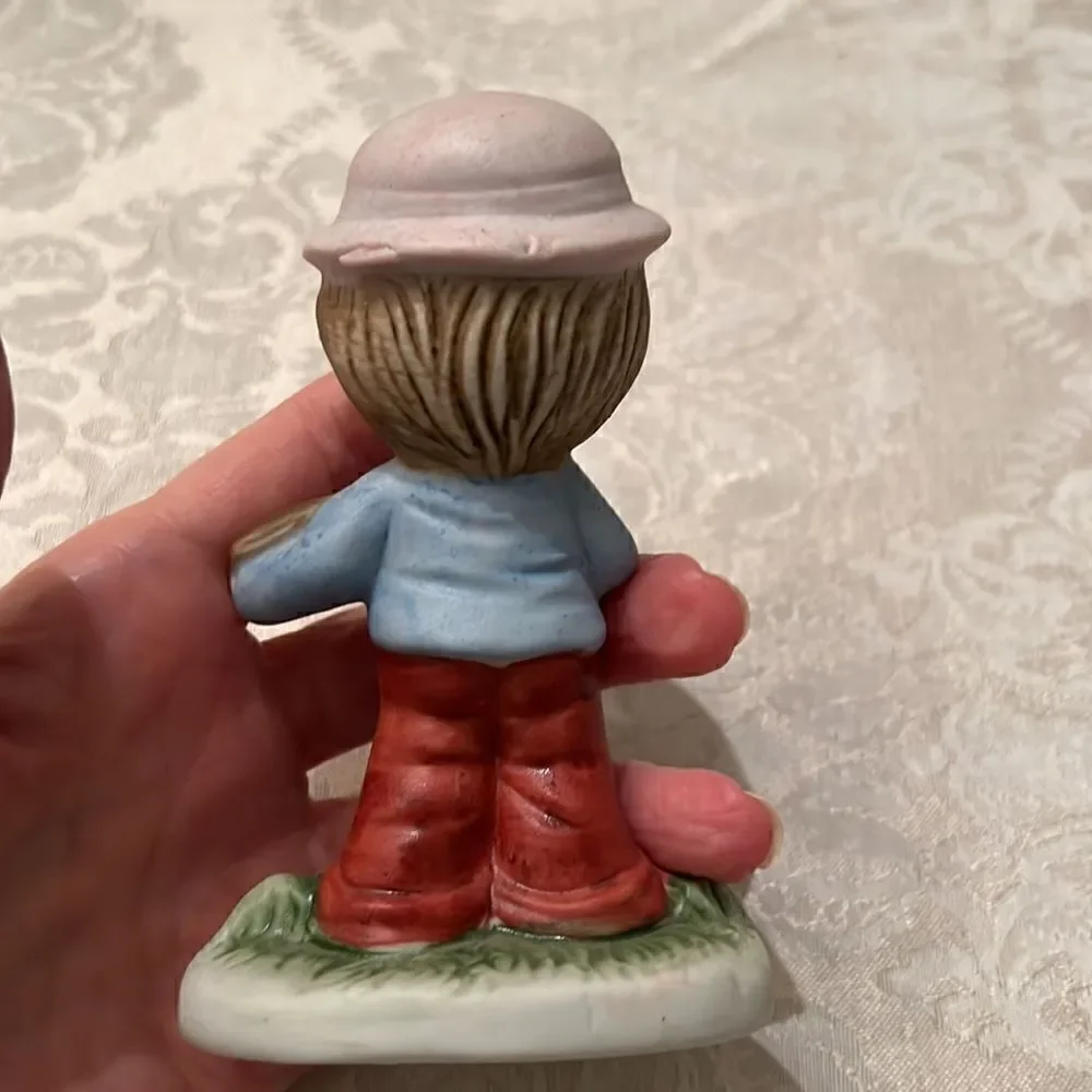Vintage girl & boy porcelain figurines no chips cracks or discoloration EVC